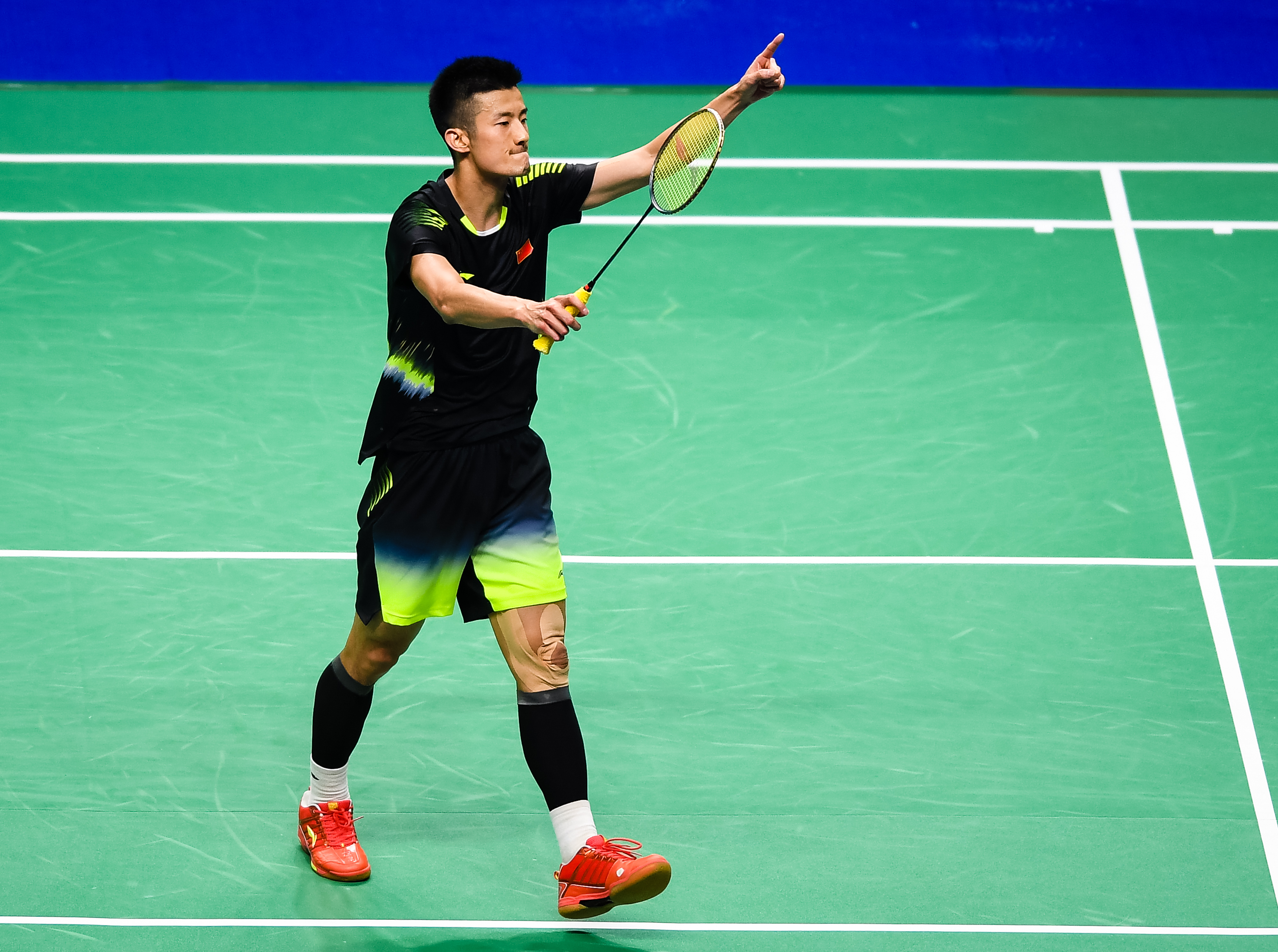 关于法国羽毛球队险胜英格兰羽毛球队，谌龙高光表现的信息