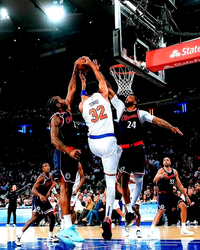 快船击败尼克斯,保持不败战绩 快船击败尼克斯,保持不败战绩