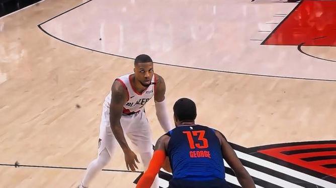 开拓者惨败湖人,利拉德表现低迷 开拓者惨败湖人,利拉德表现低迷