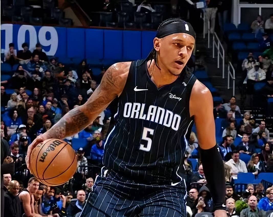 76人惨败爵士,米切尔得分超高 76人惨败爵士,米切尔得分超高