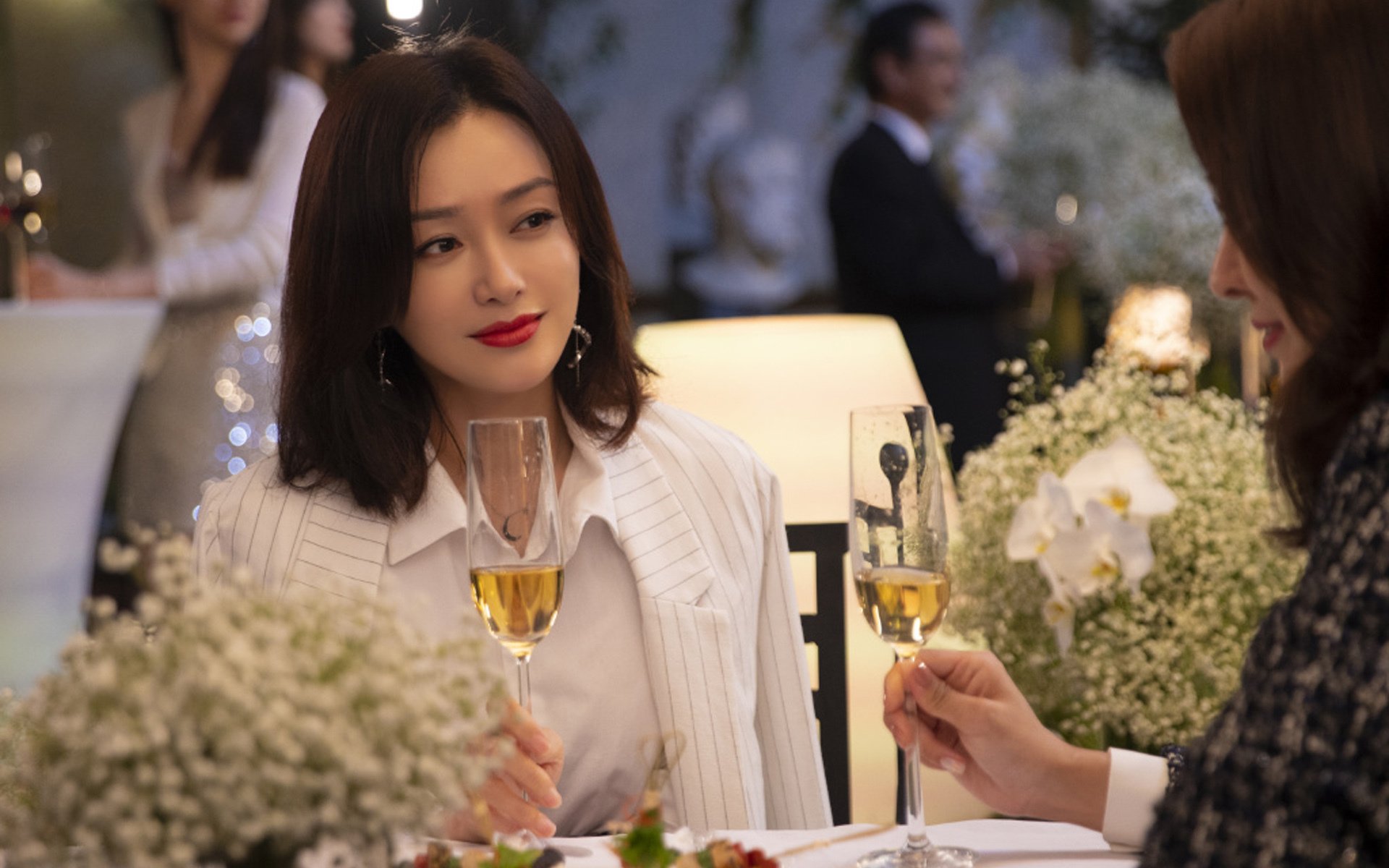 梅西巨星风采闪耀,卡塔尔对阵里昂之战彰显足球艺术与价值